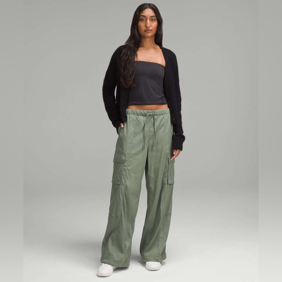 Lululemon✨LIKE NEW✨Lightweight Adjustable Mid-Rise Cargo Pant✨Grey Eucalyptus✨L - Picture 3 of 9